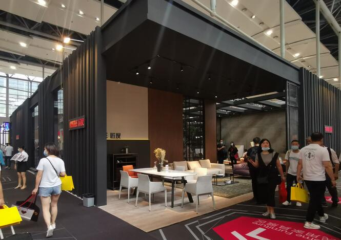 該如何設(shè)計(jì)搭建大型展臺(tái)？如何設(shè)計(jì)搭建一個(gè)小展臺(tái)？